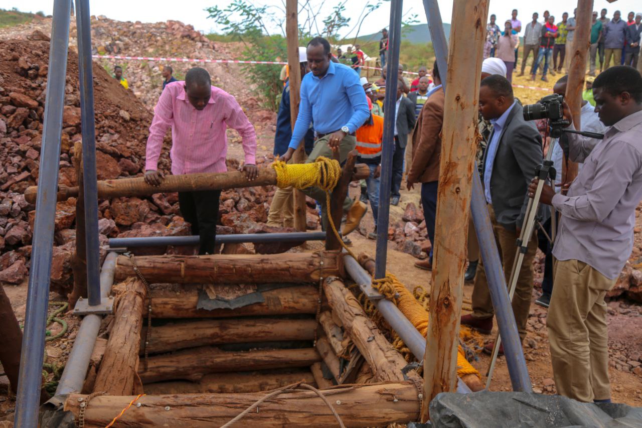 Mmoja Akwama Ardhini Mwanza - Global Publishers