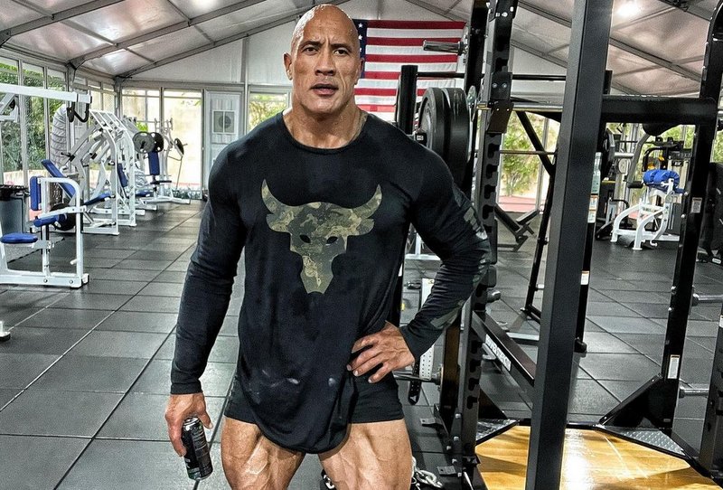 The Rock Aanika Sababu Ya Kukojoa Kwenye Chupa - Global Publishers