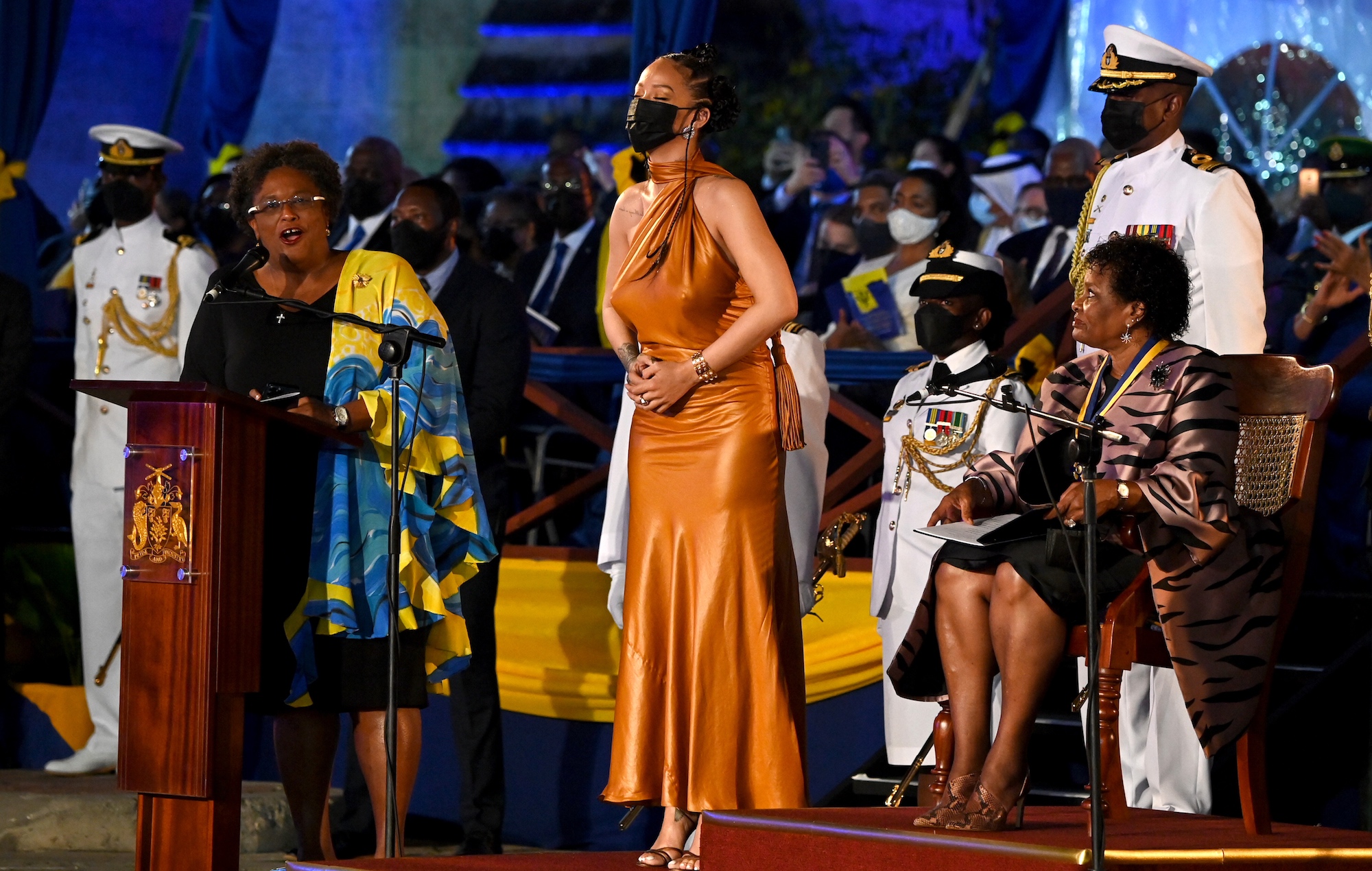 Rihanna Adaiwa Kuwa Mjamzito Kwa Mara Ya Kwanza - Global Publishers