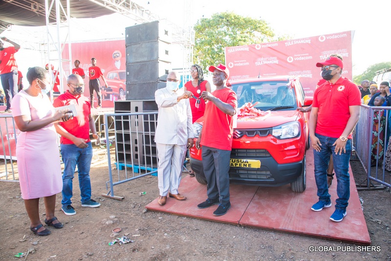 Vodacom Yakabidhi Gari Jipya la Tusua Mapene Ikiwa Sehemu ya Msimu wa Upendo - Global Publishers