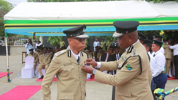 IGP Sirro Awavisha Nishani Maofisa, Wakaguzi na Askari 123 - Global Publishers
