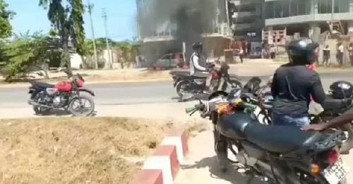 Majanga: V8 Yateketea Kwa Moto - Global Publishers