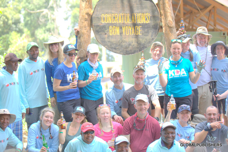 Watalii Wachangia Figo kwa Watu Mbalimbali Baada ya Kushuka Mlima Kilimanjaro - Global Publishers