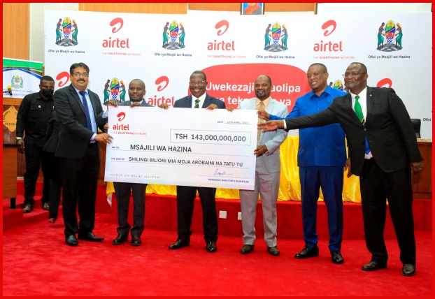 Makamu wa Rais Apokea Hundi ya Gawio Kutoka Kampuni ya Airtel Tanzania - Global Publishers