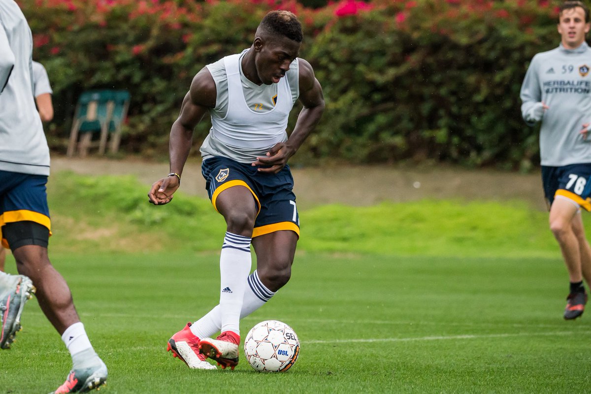Simba Yatua Kwa Beki la Kazi Raia wa Cameroon Amecheza LA Galaxy ya Marekani-Michezoni leo
