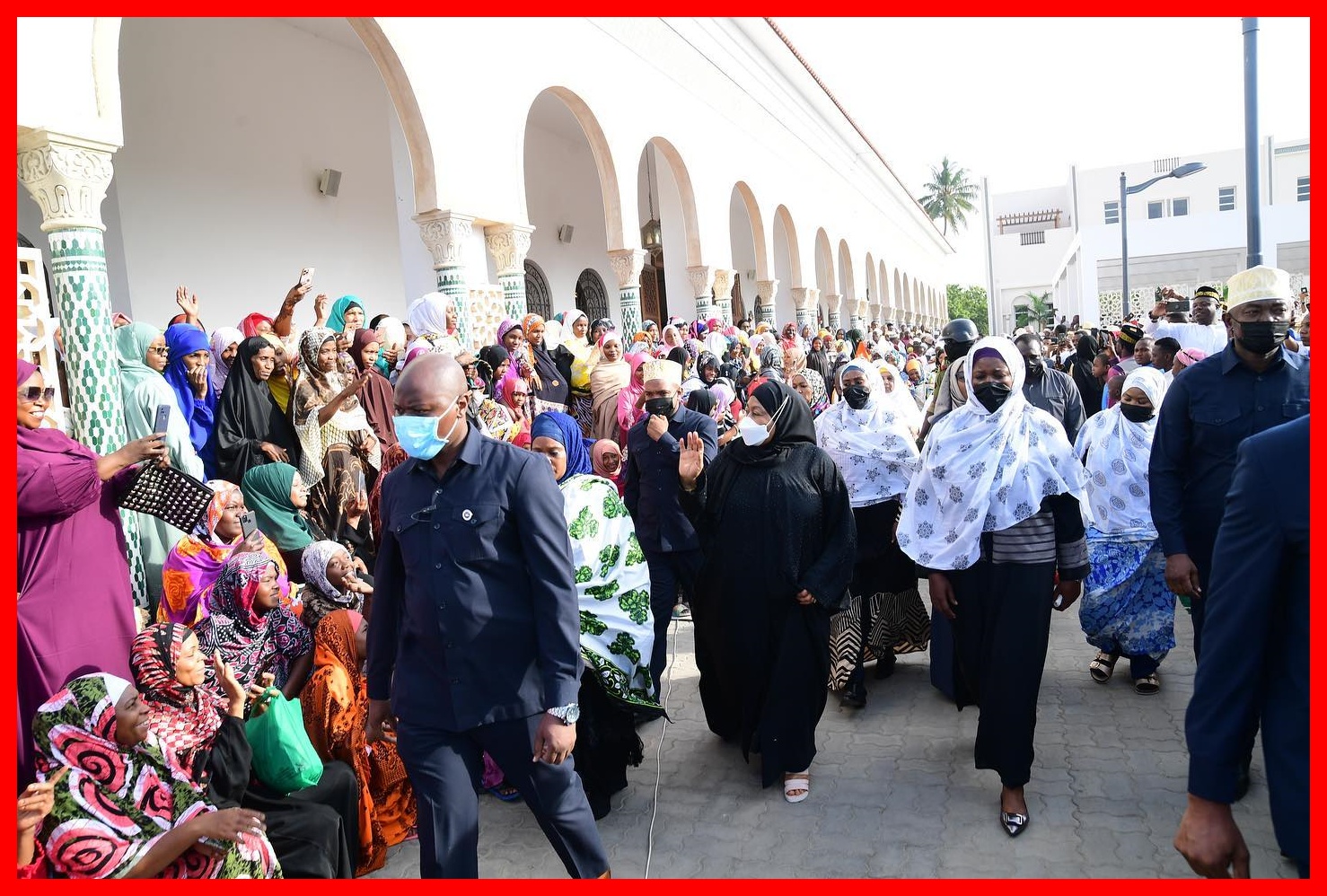 Rais Samia Ashiriki Swala Ya Eid El Fitri Katika Msikiti Mkuu Wa Bakwata Kinondoni Dar