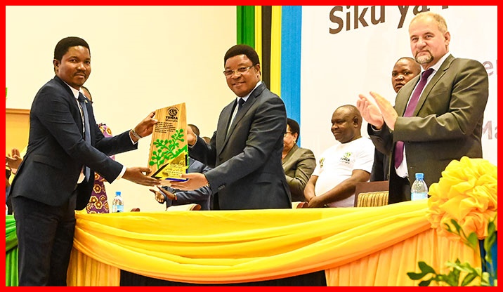 Waziri Mkuu Akemea Utiririshaji wa Maji Machafu kutoka Viwandani na Kwenye Migodi