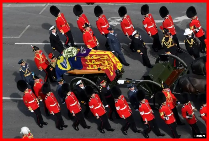 Jeneza la Malkia Lawekwa Ndani ya Bunge la Uingereza, Wananchi Kutoa Heshima za Mwisho -Video - Global Publishers