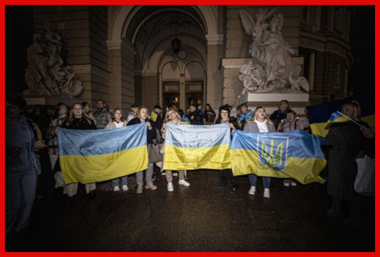 Raia wa Ukraine Wakusanyika Mitaani Kushangilia Kukombolewa kwa Kherson - Global Publishers