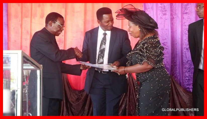 Askofu  Kigwila Atunukiwa Cheti cha Uzalendo - Global Publishers