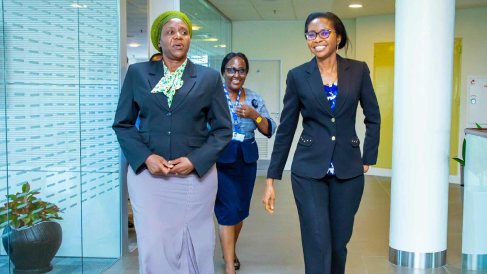 Waziri Dkt. Dorothy Gwajima Atembelea Benki ya Nmb, Ateta na Uongozi