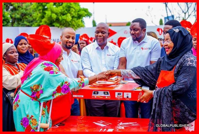 Women Food Vendors Get A Short In The Arm From Coca-Cola Kwanza And Oryx Gas. - Global Publishers