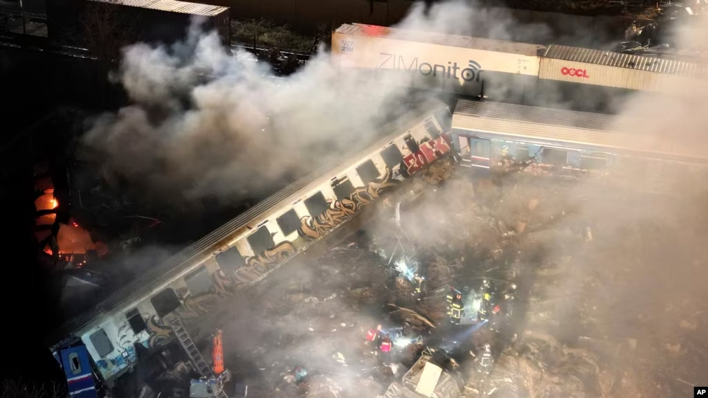 Ajali ya Treni ya abiria Ugiriki Yaua watu 36 na Kujeruhi 85 – Video - Global Publishers