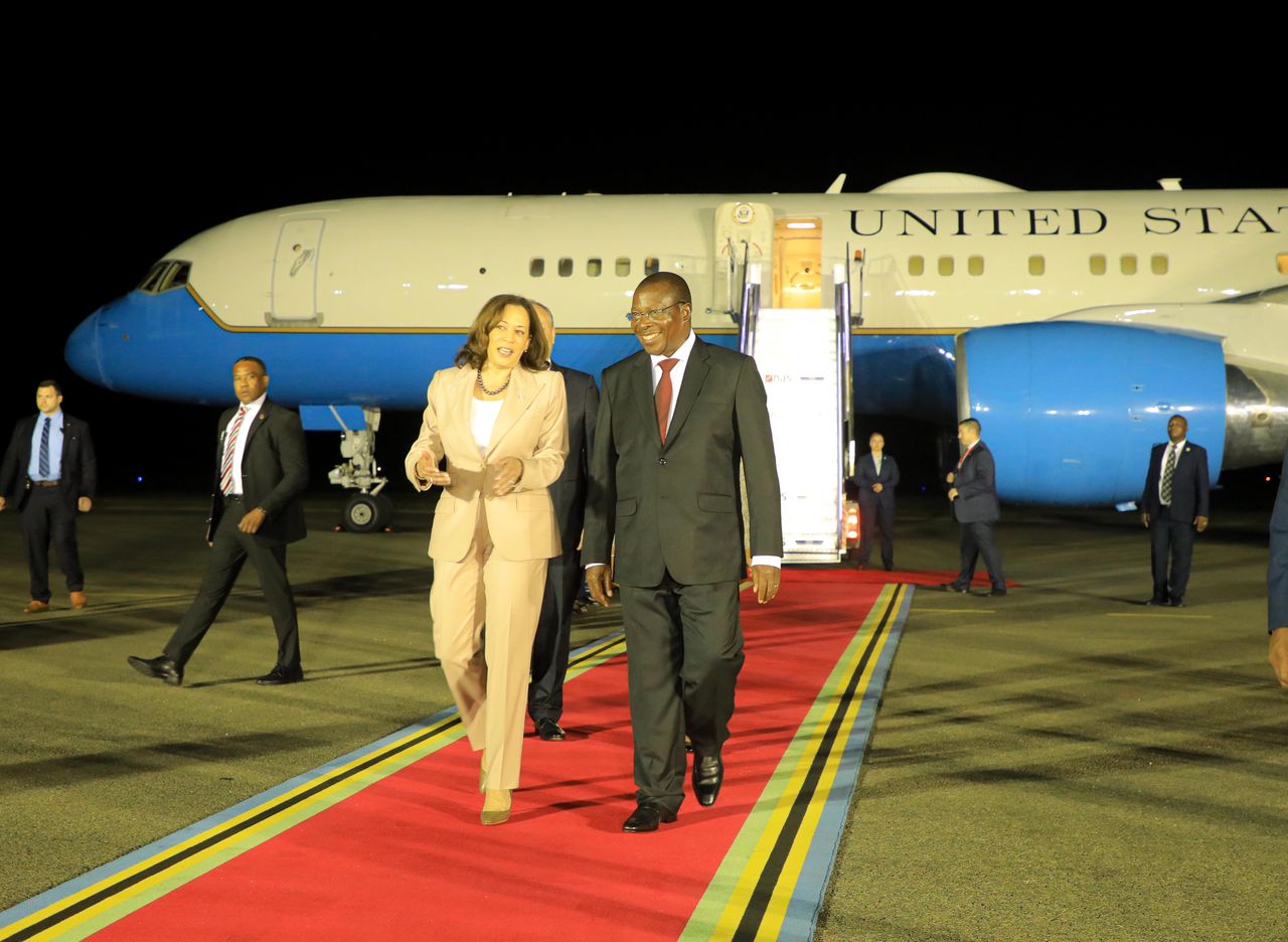 Makamu wa Rais wa Marekani, Kamala Harris Atua Nchini na Kupokelewa na Dk. Mpango - Global Publishers