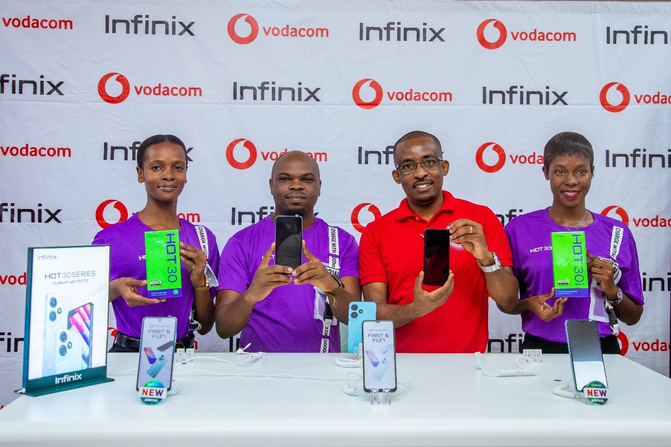 Infinix, Vodacom Wazindua Infinix HOT 30 Na Chemsha Bongo Ya TECH Kwa Wanavyuo - Global Publishers