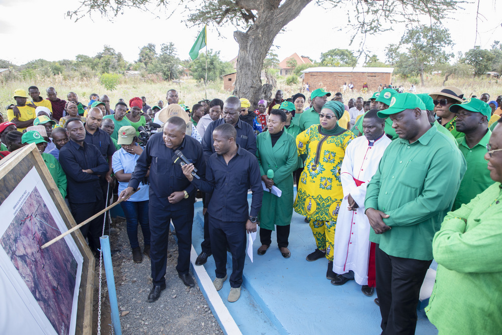 Chongolo Ashuhudia Wananchi wa Chamdindi Wakipata Maji Safi - Global Publishers