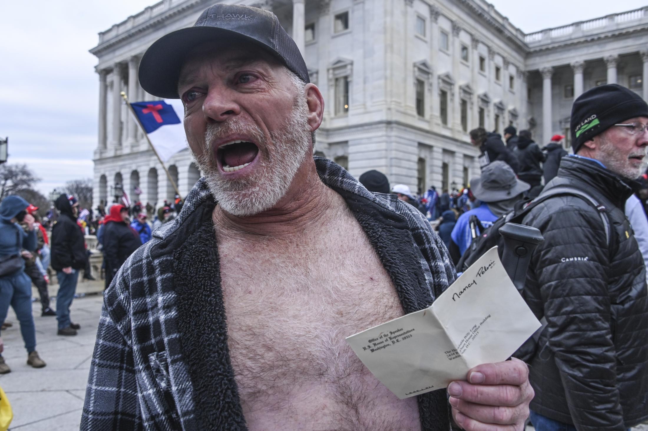 Mfuasi wa Trump Ahukumiwa miaka 4 na nusu Gerezani kwa Kuvamia Bunge - Global Publishers