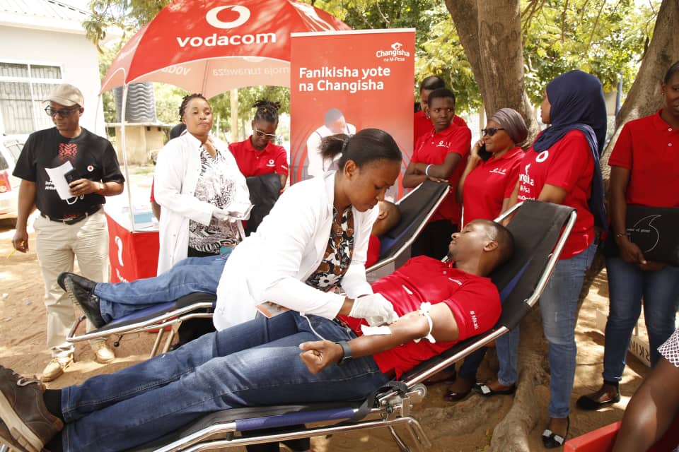 Wafanyakazi wa Vodacom Wachangia Damu Katika Hospitali ya Rufaa Dodoma - Global Publishers
