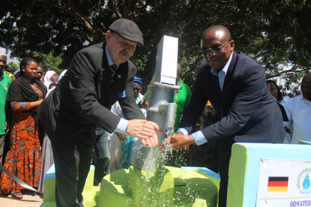 Shule ya Sekondari Kingani Yapewa Msaada wa Kuchimbiwa Visima - Global Publishers