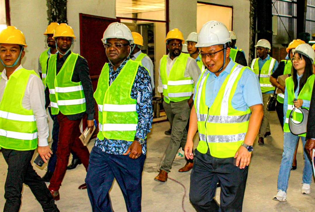 Waziri Kitila Mkumbo Atembelea Kiwanda cha Vioo Mkoani Pwani - Global Publishers