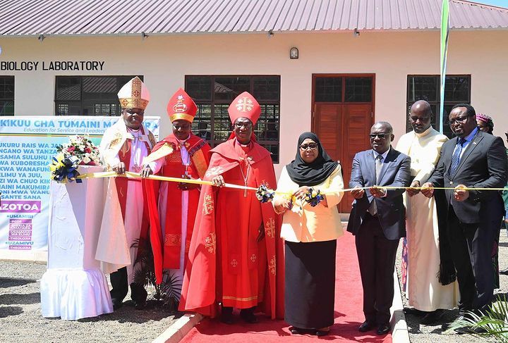 Rais Samia Afungua Maabara za Sayansi za Chuo Kikuu cha Tumaini Makumira (Picha +Video) - Global Publishers