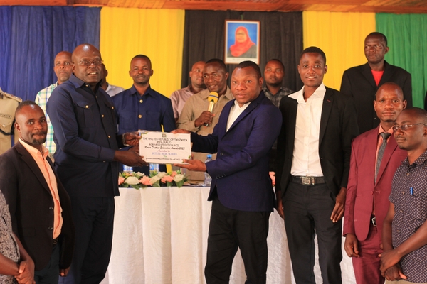 Waliofanya Vizuri Katika Mitihani Rorya Wapewa Zawadi, Waliofeli Wapewa Ngao - Global Publishers