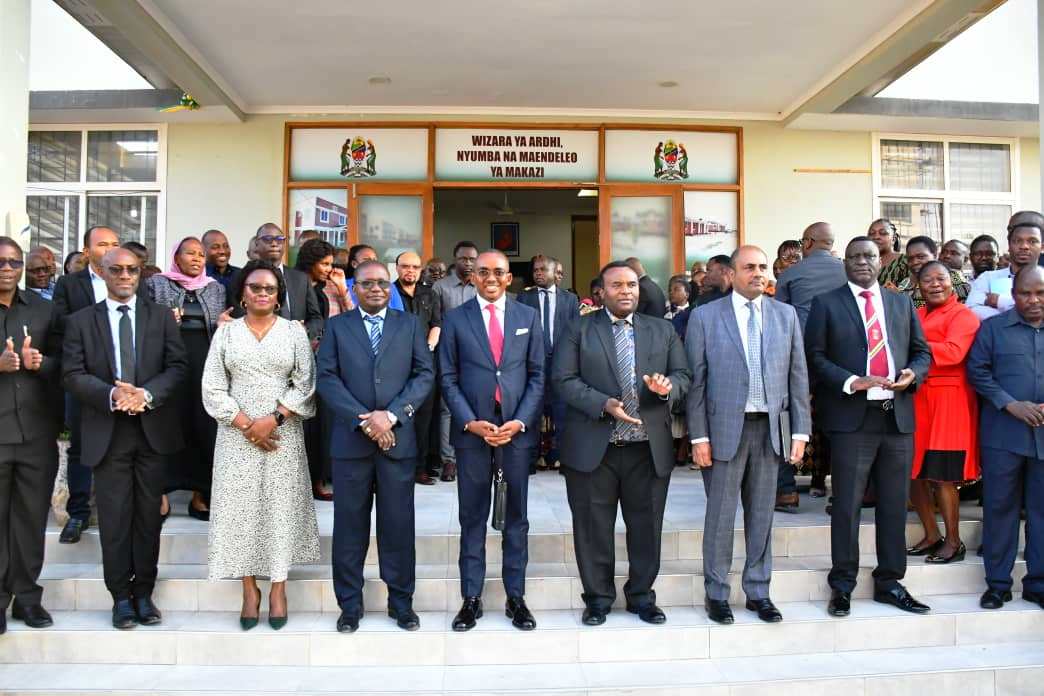 Waziri Silaa Ataka Ushirikiano Wizara ya Ardhi - Global Publishers