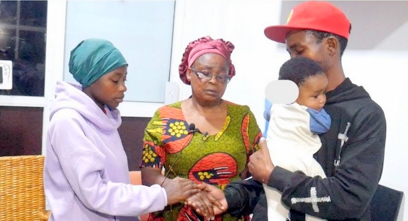 Dada Aliyedai Kuporwa Mtoto Na Bosi Wake Akabidhiwa Mtoto Mbele Ya Kijana Aliyezaa Naye – Video - Global Publishers