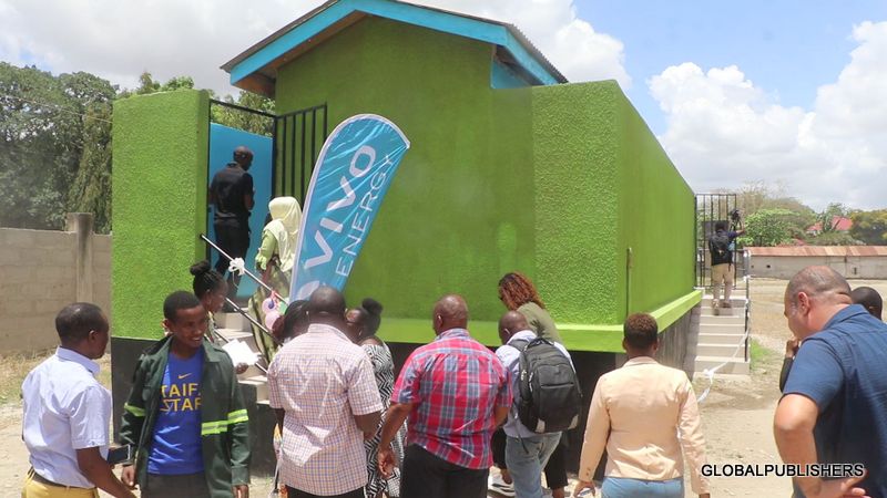 Baada Ya Adha Ya Choo Bora Kwa Muda Mrefu, Vivo Energy Wawakarabatia Wanafunzi Matundu 16 Ya Vyoo - Global Publishers