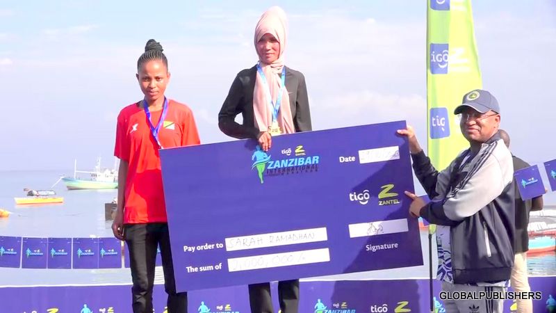 Rais Mwinyi Ahimiza Kufanya Mazoezi Akikabidhi Zawadi Za Washindi Tigo Zantel Marathon - Global Publishers