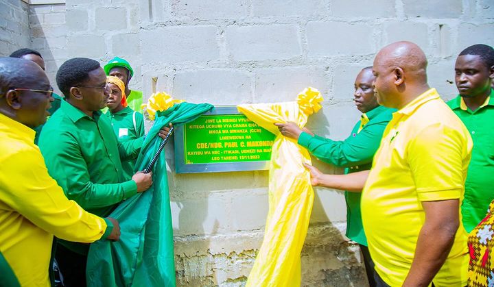 Paul Makonda Atembelea Mradi wa Ujenzi wa CCM wa nyumba 6 Jijini Mwanza - Global Publishers
