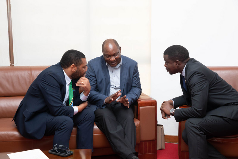 Katibu Mkuu wa CCM Azungumza na Waziri wa Ujenzi na Waziri wa Fedha - Global Publishers