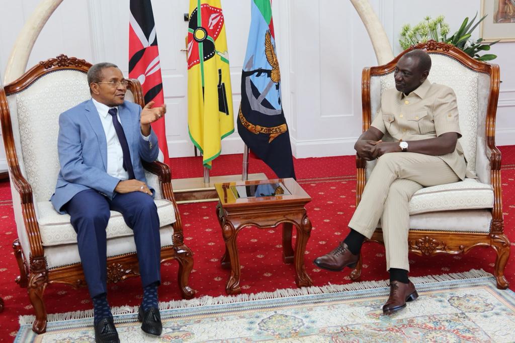 Rais Mstaafu Dkt. Jakaya Kikwete Afanya Mazungumzo na Rais wa Kenya William Ruto - Global Publishers