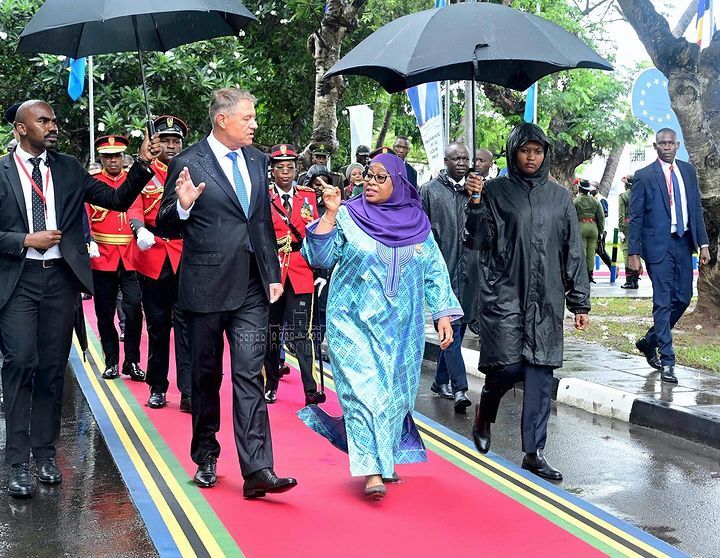 Rais Samia Alivyompokea Rais Wa Romania Klaus Werner Iohannis Ikulu, Dar -(Picha+Video) - Global Publishers