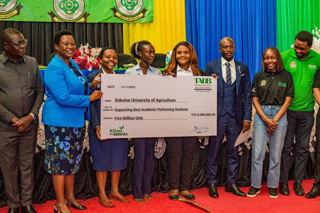 Benki ya Maendeleo ya Kilimo Yawashika Mkono Wahitimu Waliofaulu Vizuri SUA - Global Publishers