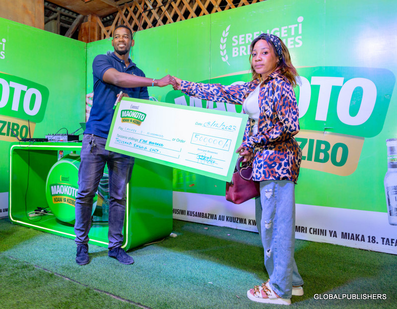 Lailat Shomari Akabidhiwa Laki Tano Baada Ya Kibuka Mshindi Wa Maokoto Ndani Ya Kizibo Droo Ya Saba - Global Publishers