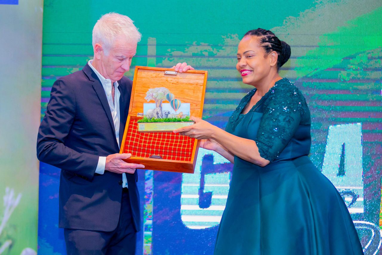 Gwiji wa Tennis Duniani John McEnroe na familia yake wameungana na wadau wa utalii nchini kwa kushiriki chakula cha usiku - Global Publishers