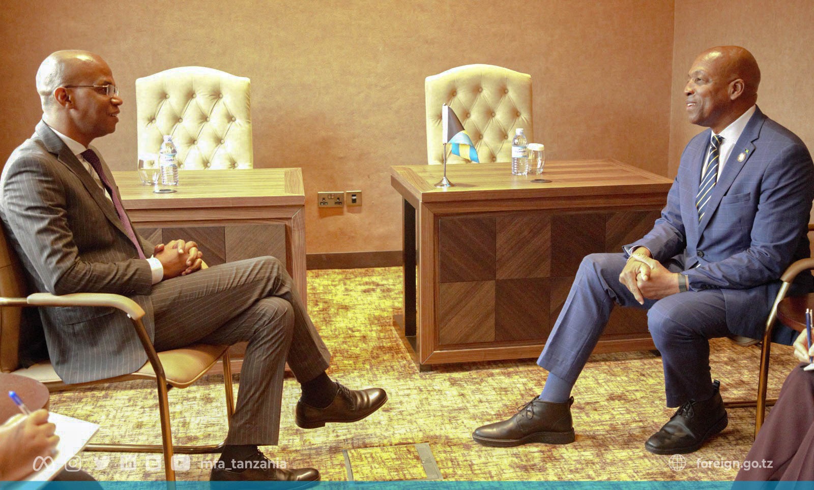 Waziri Makamba Akutana na Waziri wa Uhamiaji na Bima ya Taifa wa Bahamas - Global Publishers