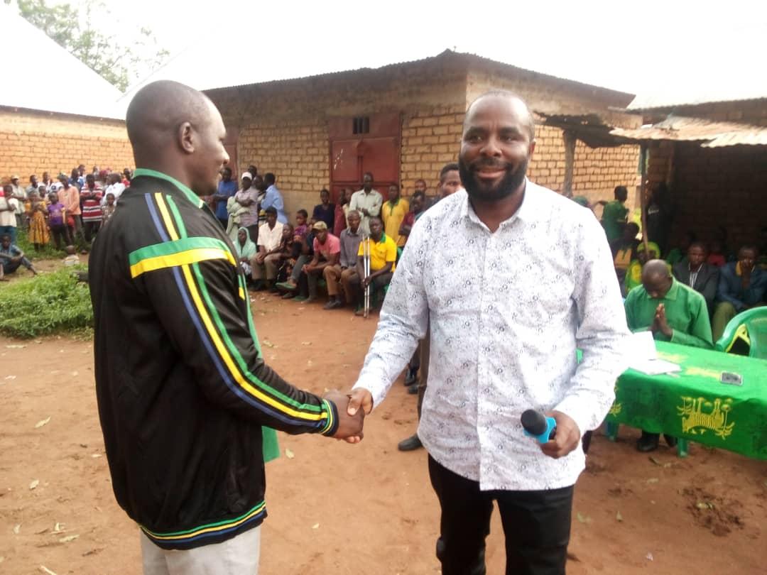 Diwani Aliyetuhumiwa Kufukia Kisima cha Maji Buchosha Ajisalimisha kwa Shigongo - Global Publishers