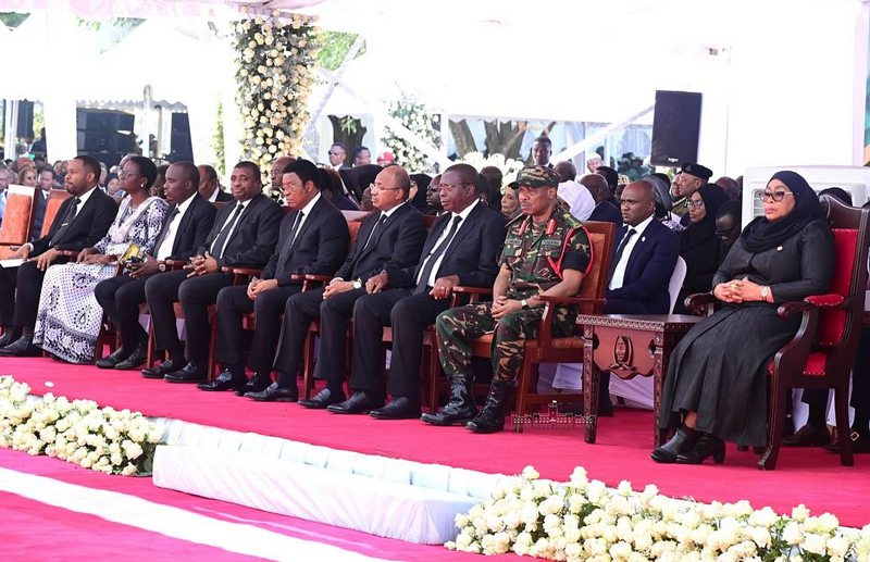Rais wa Jamhuri ya Muungano wa Tanzania Mhe. Samia Suluhu Hassan akiwa pamoja na viongozi wengine katika mazishi ya Waziri Mkuu Mstaafu Hayati Edward Ngoyai Lowassa, Monduli Mkoani Arusha tarehe 17 Februari, 2024.