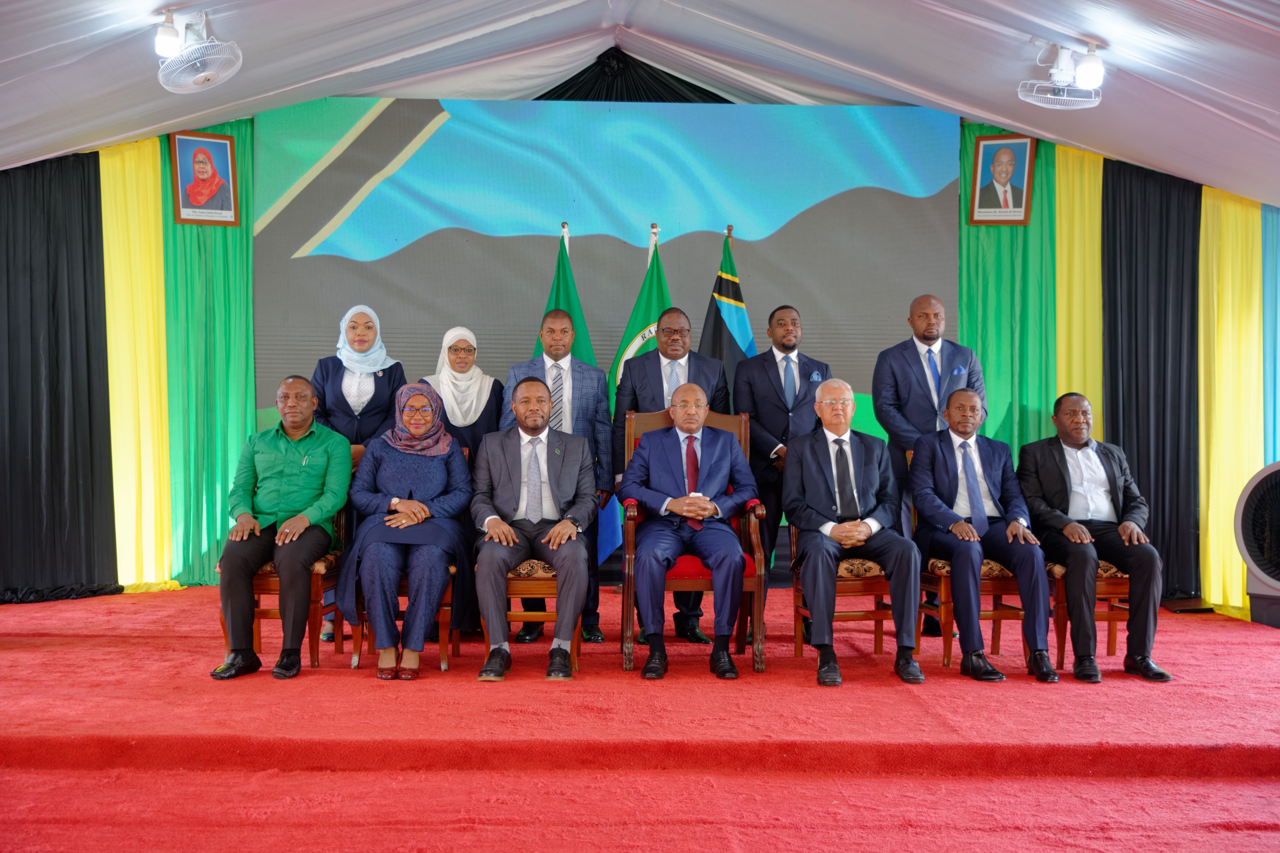 Rais Dk. Mwinyi Awaapisha Mawaziri na Manaibu Waziri Aliowateua - Global Publishers