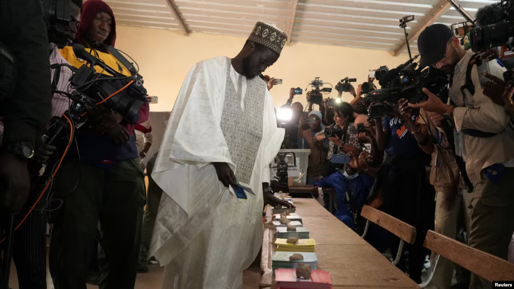 Mgombea wa upinzani aongoza katika uchaguzi wa rais nchini Senegal - Global Publishers