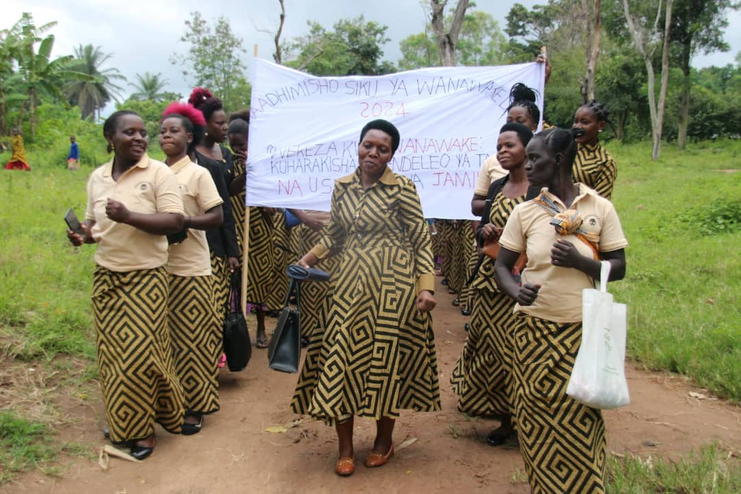 Siku ya Wanawake Duniani Buchosa Wamfariji Mtoto Mlemavu - Global Publishers
