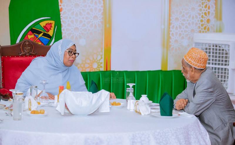 Rais Samia Awaandalia Futari viongozi pamoja na wageni mbalimbali Ikulu Tunguu Zanzibar - Global Publishers