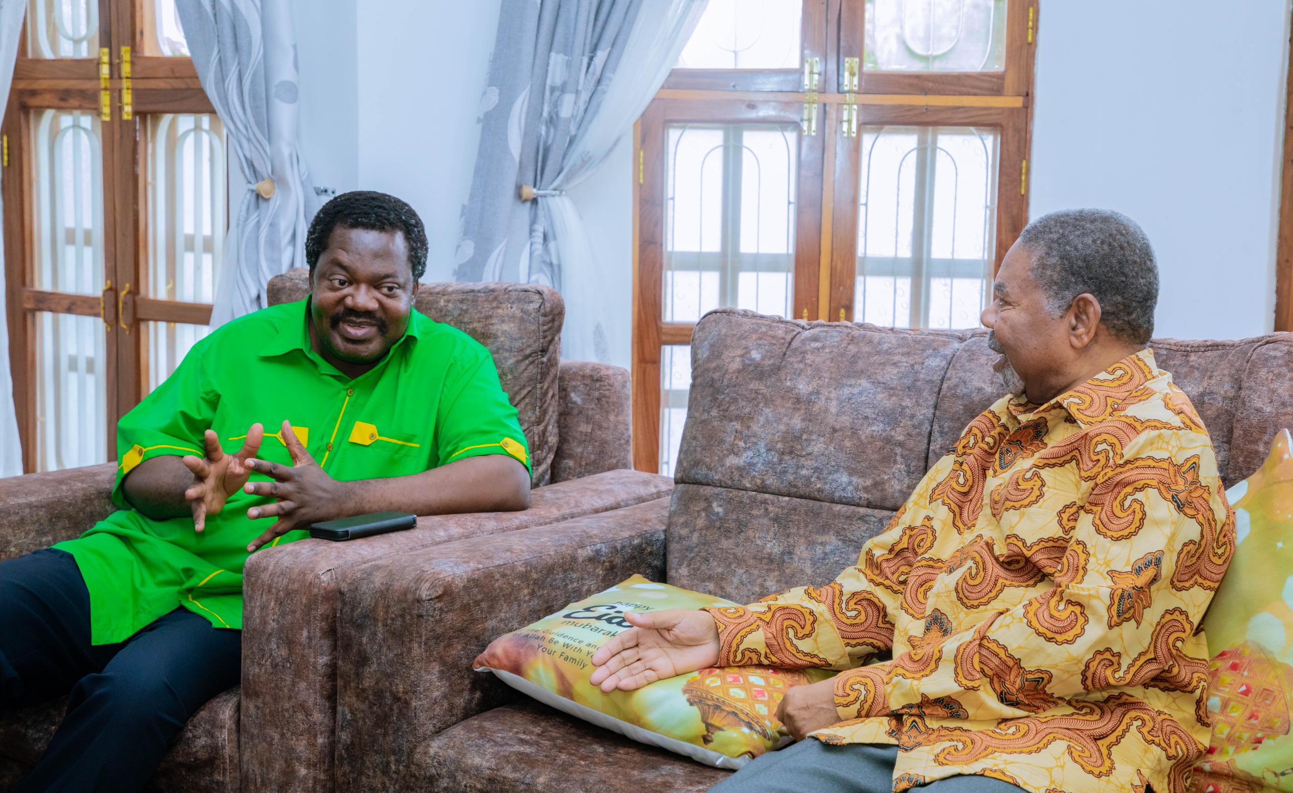 Balozi Dkt.Nchimbi Ateta na Shein na Salmin ‘Komando’ - Global Publishers