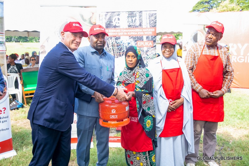 Waziri Wa Mambo Ya Ndani, Mhandisi Hamad Masauni, Akabidhi Mitungi 700 Ya Gesi - Global Publishers