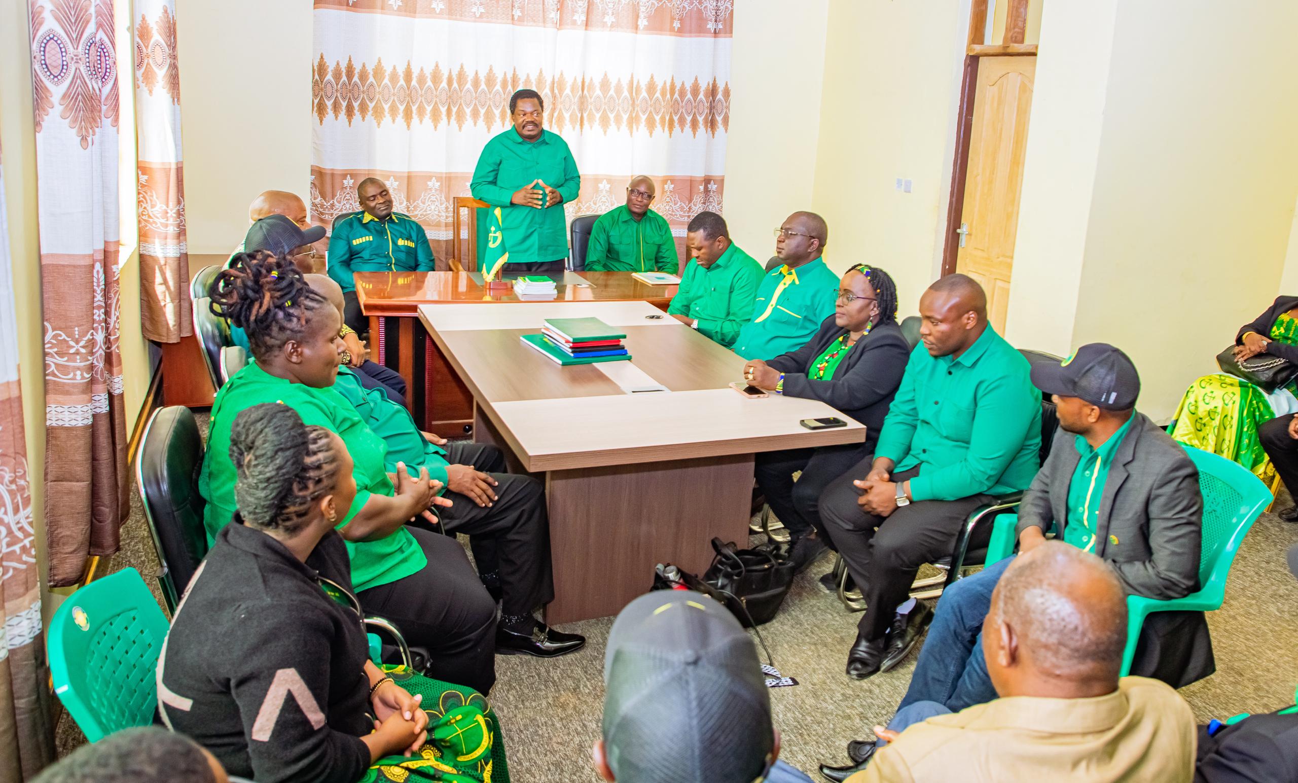 Balozi Dk. Nchimbi, Ashiriki Kikao cha Kamati ya Siasa ya Halmashauri Kuu Mkoa wa Njombe - Global Publishers