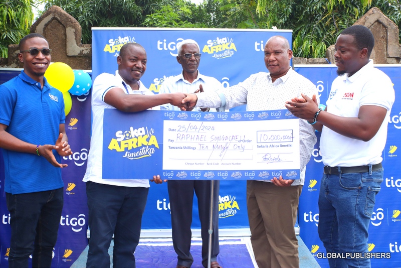 Kama Zali! Jamaa Aibuka Na Milioni 10 Za Kampeni Ya Tigo Soka La Afrika Limetiki - Global Publishers