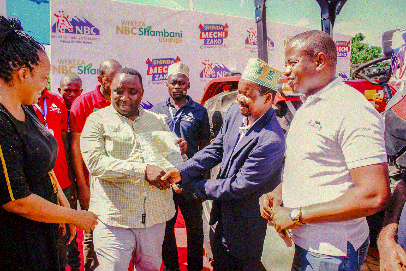 NBC Yahitimisha Kampeni ya ‘Wekeza NBC Shambani Ushinde’, Yakabidhi Trekta kwa Mshindi - Global Publishers