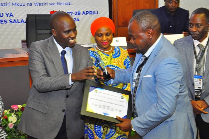 EWURA Yapata Tuzo Usimamizi Bora Miradi Ya Kimkakati - Global Publishers